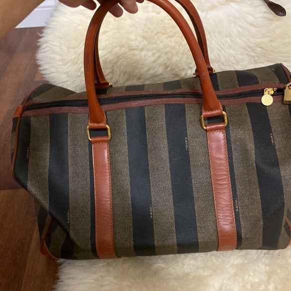 Fendi travel bag size 40 -great preloved condition -firm on price-firm - Picture 6 of 15